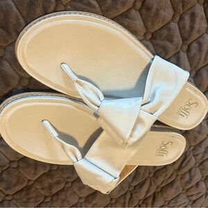 Sofft Women's Elegant Cream Sandals